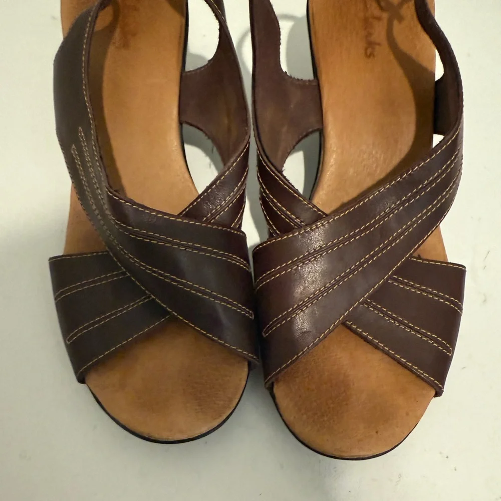 CLARKS Slingback Criss Cross Strap Dress Sandals Brown Leather Peep Toe Size 10